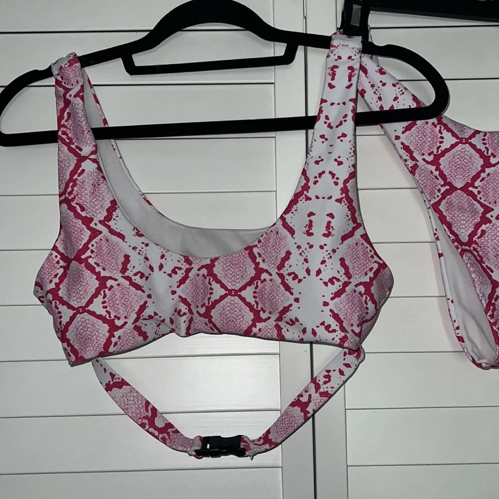 Shein - Picture 3 of 4